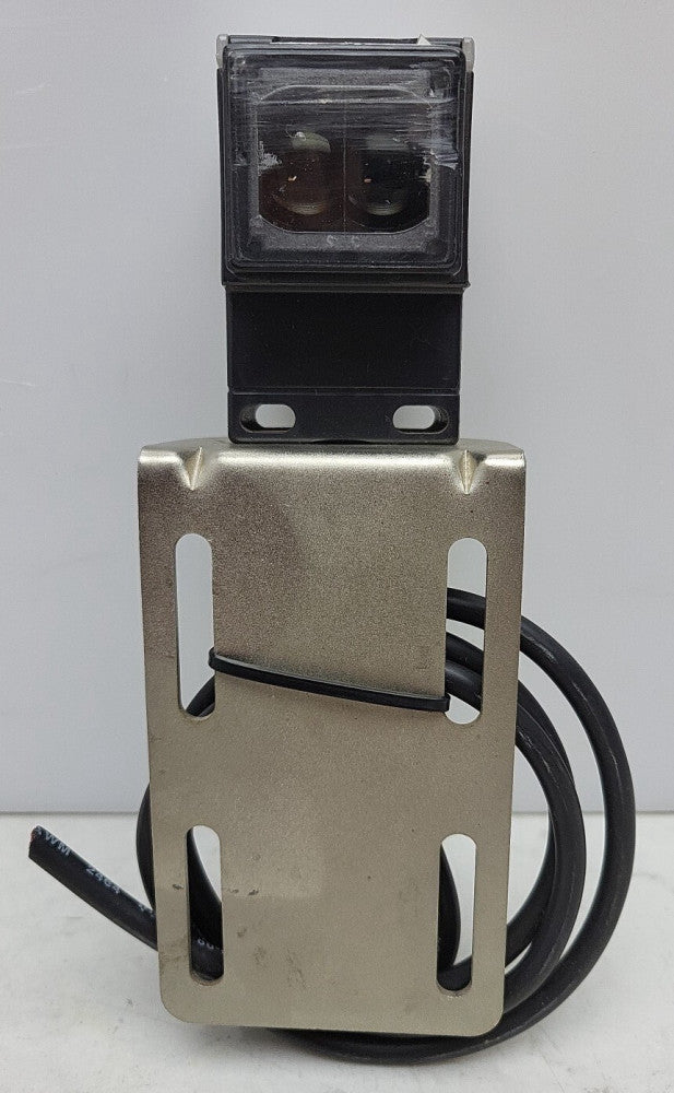 Eaton Cutler Hammer 1451E-6514 Photoelectric Sensor 16ft Polarized Reflex Used