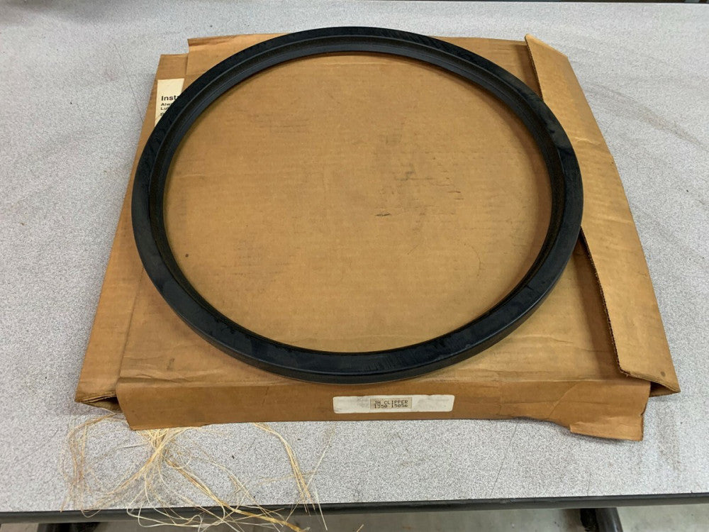 NEW IN BOX JM CLIPPER OIL SEAL 1350 15056