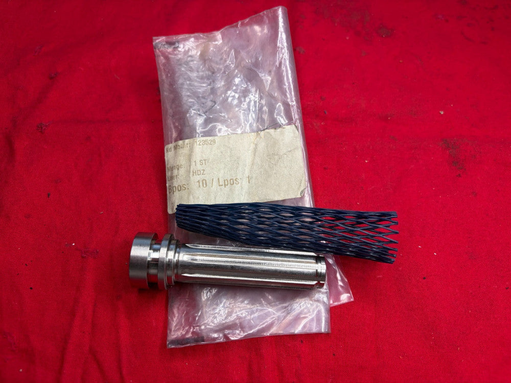 STEEL SHAFT 123529 MENGE 1ST OAL 3-1/4"  I.D. 7/16" 8 SLOT