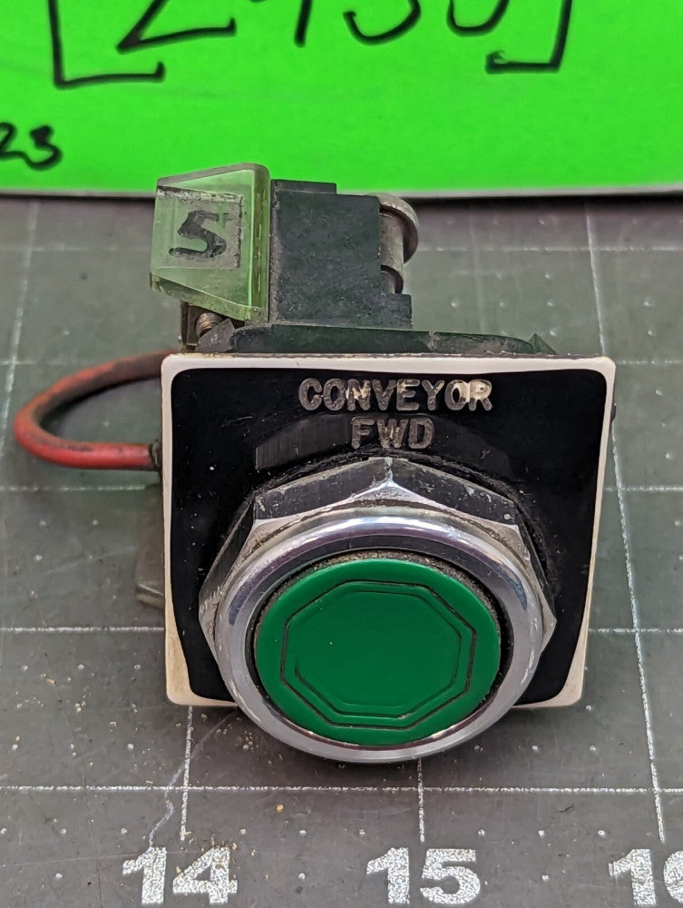GREEN FLUSH MOUNT PUSHBUTTON 1NO/1NC SERIES T ALLEN BRADLEY 800T-A6 [Z4S5] #9