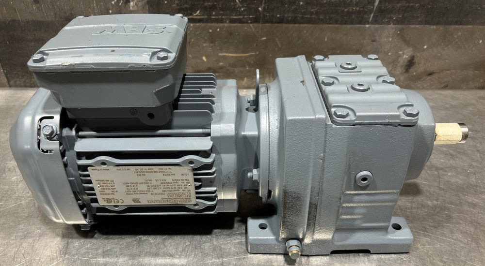 SEW-EURODRIVE Type R37DRS71M4 Motor With Gear Box Nos Surplus
