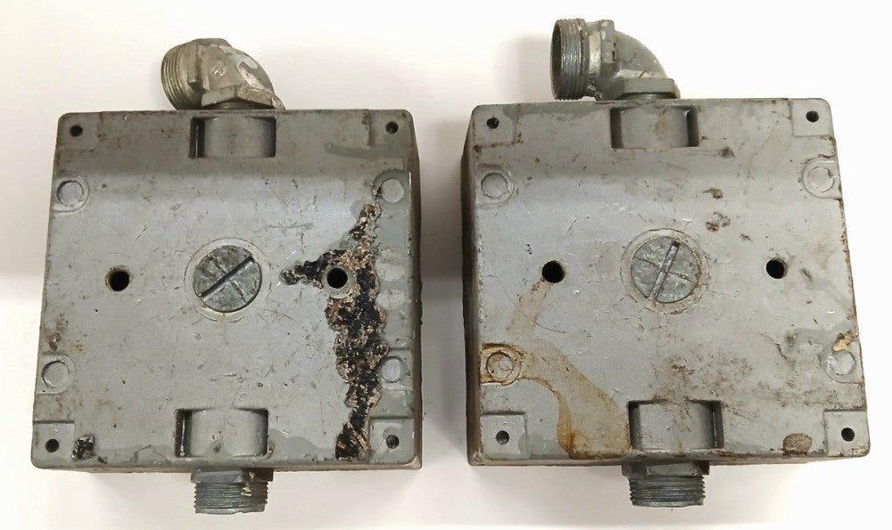 ELECTRICAL BOX W/1/2" LIQUIDTIGHT CONDUIT CONNECTOR & 3/4" HEX NIPPLE  LOT OF 2
