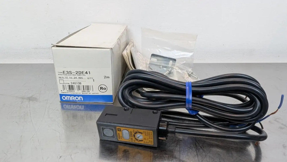 Omron E3S-2DE41 Photoelectric Switch 2m 12-24VDC