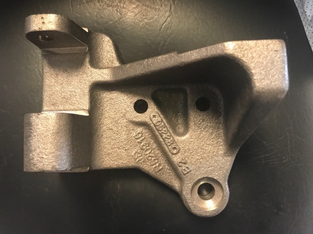 NEW John Deere 6068HF485 Alternator Bracket R520916