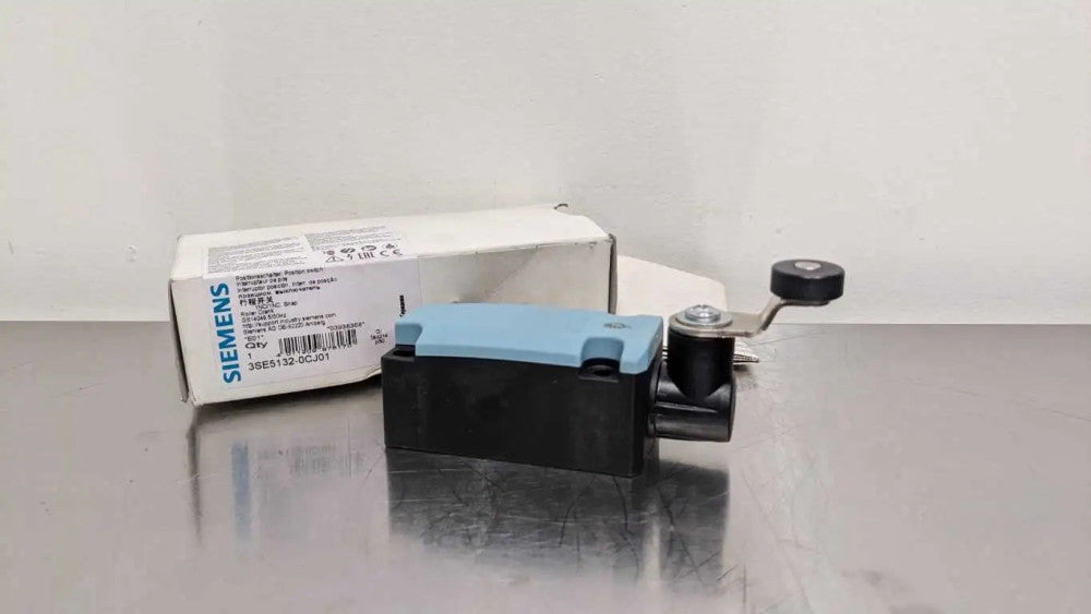 Siemens 3SE5132-0CJ01 Limit Switch 1NO 1NC Snap Roller Crank