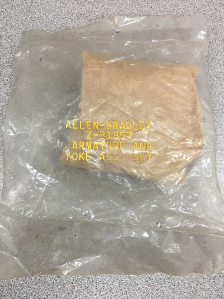 NEW ALLEN-BRADLEY ARMATURE AND YOKE ASSEMBLY Z-31857