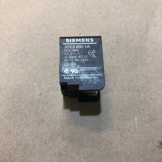(1) SIEMENS 3SE3000-1A Limit Switch AC 15 6A 230V