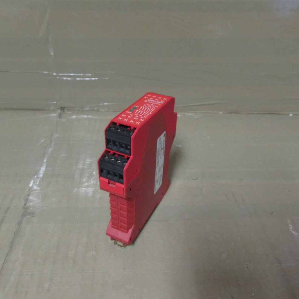 ALLEN BRADLEY, 440R-E23097, GUARDMASTER SAFETY RELAY XLNT USED TAKEOUT !!M/OFFER