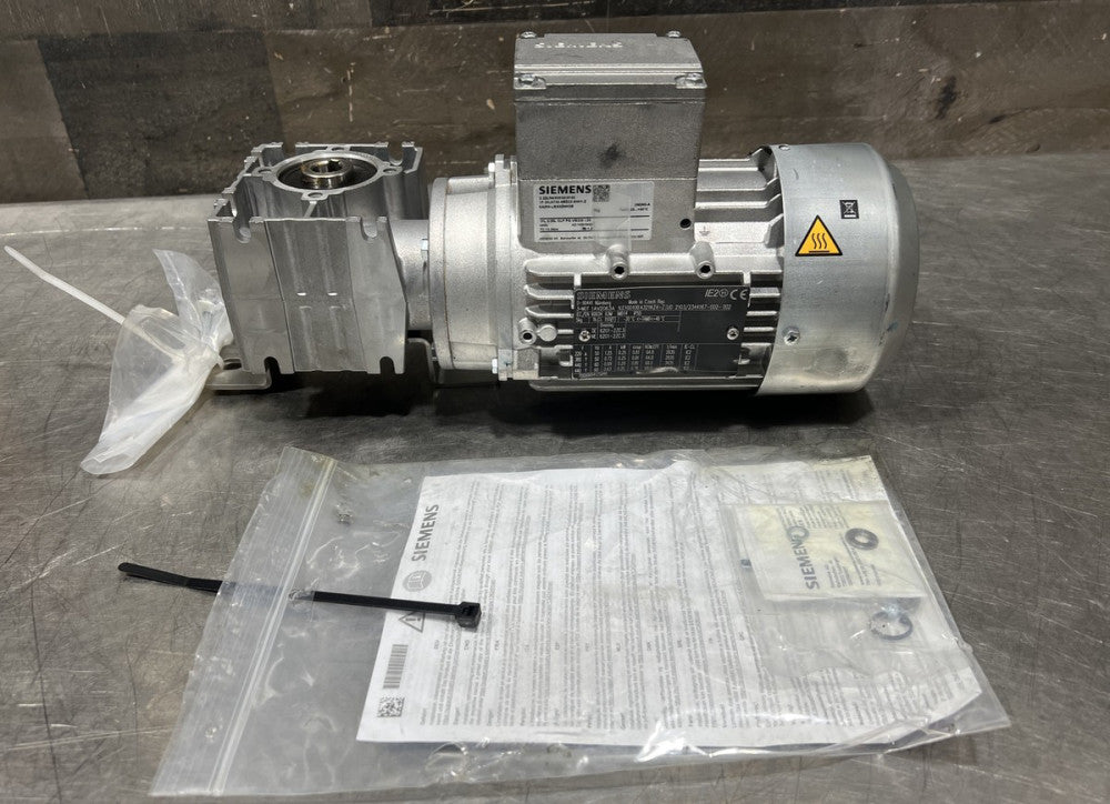 Siemens Motor With Gear Box 1AV2063A 1LE10010BA321KZ4-Z Nos Surplus