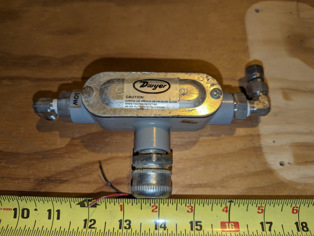 Dwyer --Differential Pressure Transmitter  629-02-CH-P2-E5-S1   0-10 psid