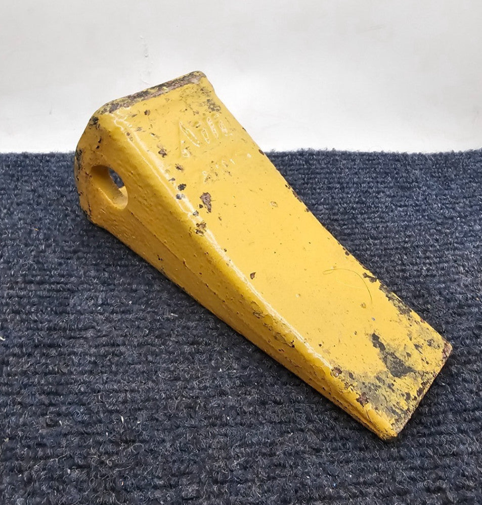 (QTY 2) AILI 230S: Standard Long Style Bucket Digging Teeth