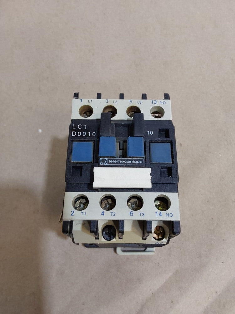Telemecanique LC1D0910F 600 V 9 A 7-1/2 hp IEC Contactor w/ 110/120 V Coil