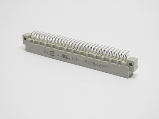 (Lot of 250) Harting 09021646921 DIN 41612 Connectors 64P 2A MALE R/A SLDR
