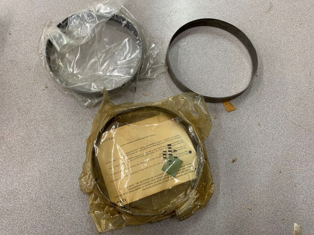 LOT OF 3 NEW NO BOX CATERPILLAR SEAL 3858
