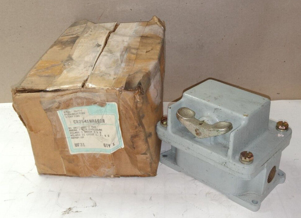 NEW GE PUSHBUTTON CONTROL STATION TOGGLE START/STOP 600 V MAX CR2941NA101A
