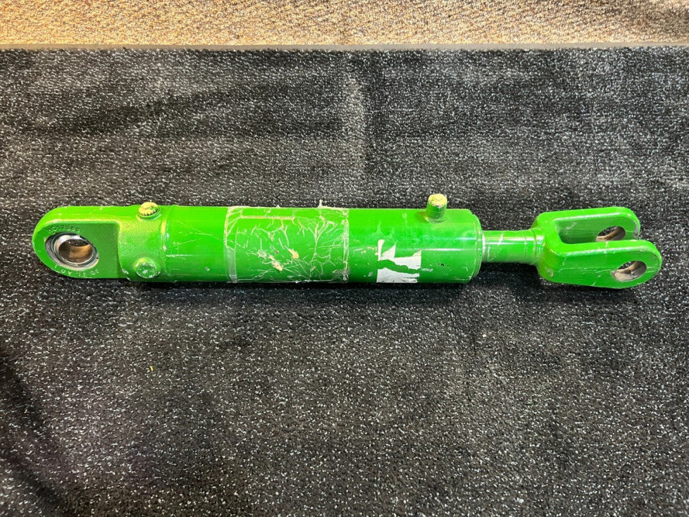John Deere Welded Hydraulic Cylinder 3.86" OD x 31" x 1.78" Rod HC17383