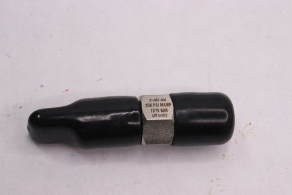 APS Autoclave Style Single Piece Adapter 20K psi 9/16" MP x 8mm  M 21-007-004