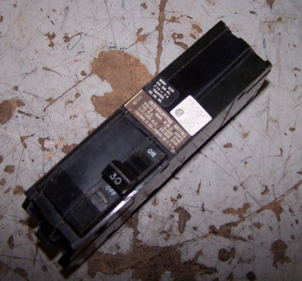 SQUARE D 30 AMP CIRCUIT BREAKER 240 VAC 2 POLE  QIL230