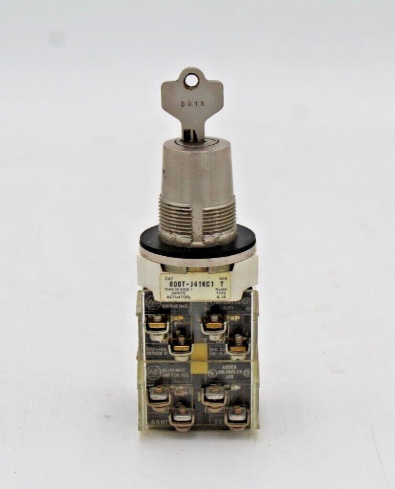 ALLEN-BRADLEY 800T-J41KE7 SER. T SWITCH WITH KEY