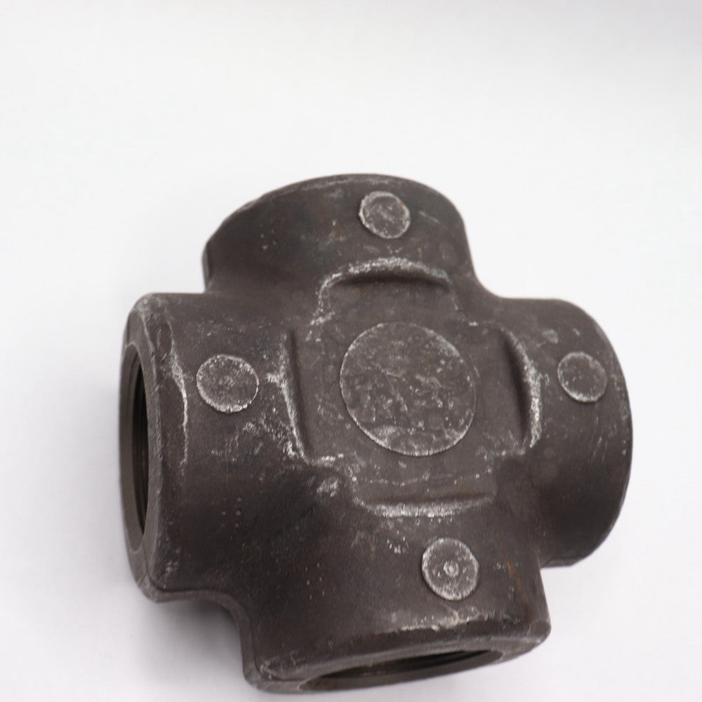 Cross Pipe Socket Weld End Connection Forged Carbon Steel Black 3000psi 1-1/2"