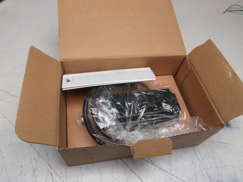 YASKAWA SGM-04U312-Y1 AC SERVO MOTOR 400W 200V 2.6A NEW IN BOX MAKE OFFER !! 