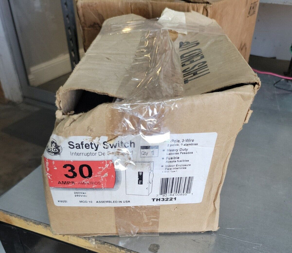 1- GE TH3221 Heavy Duty Safety Disconnect 240V 30 Amp 2 Pole New Old Stock