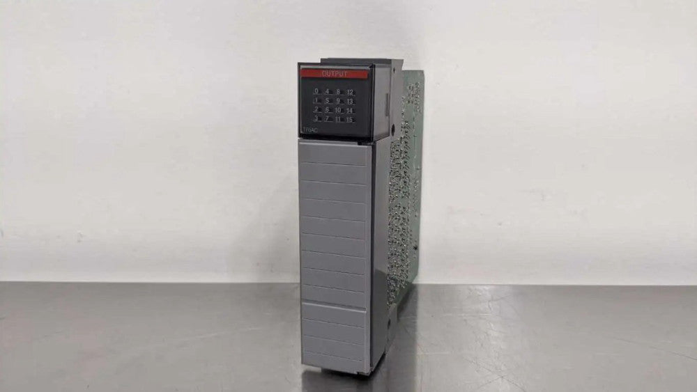 Allen-Bradley 1746-OA16 Output Module Ser D 85-265VAC SLC500