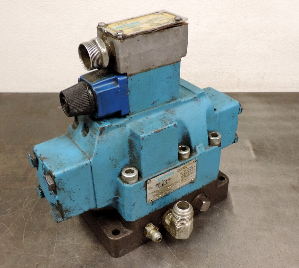 Vickers DG4V-3-2A-M-W-B-40 Control Coil with DG5SH8-2A-E-MWB-50 Control Valve