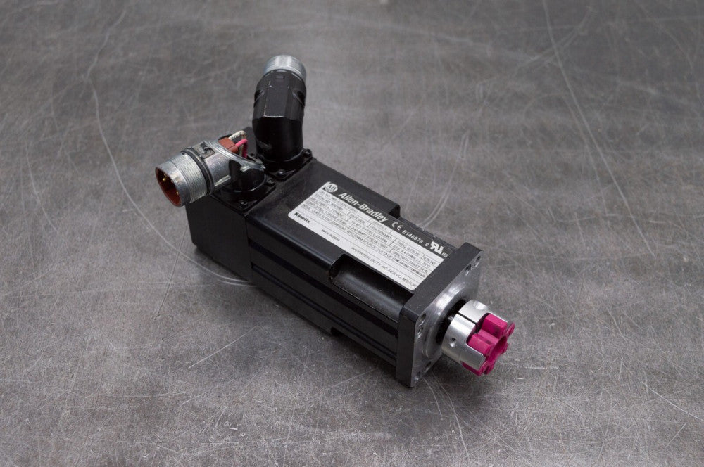 Allen Bradley Servo Motor MPL-A1530F-V-X207 Fits MPAR-A2200C-V2A Cylinder