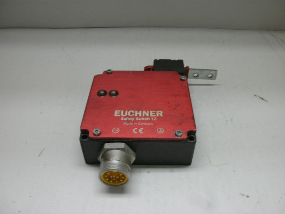 EUCHNER TZ1RE024BHAVFG-RC1971 SAFETY INTERLOCK SW RH SOLENOID TYPE W/KEY 24VDC