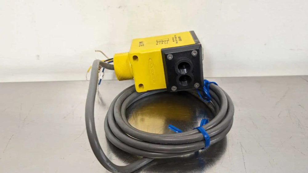 Banner Q45VR2F Photoelectric Sensor 90-250VAC 5A 90 to 250VAC