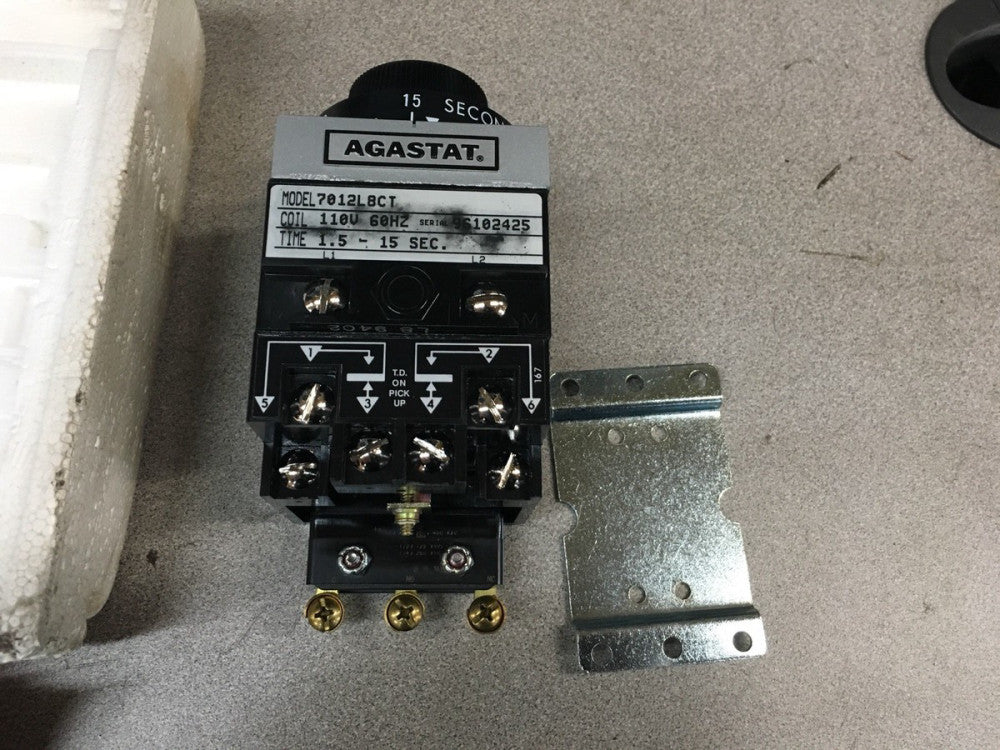 NEW IN BOX TYCO AGASTAT TIMING RELAY 110V 1.5-15SEC 7012L8CT