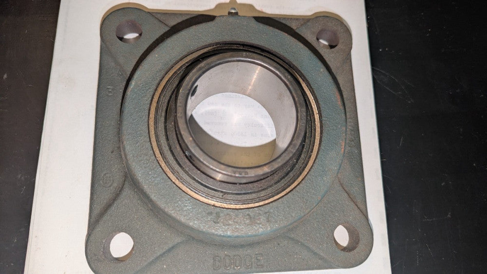 (1) DODGE 124216 F4B-SC-204 Flange-Mount Ball Bearing 2-1/4" USED