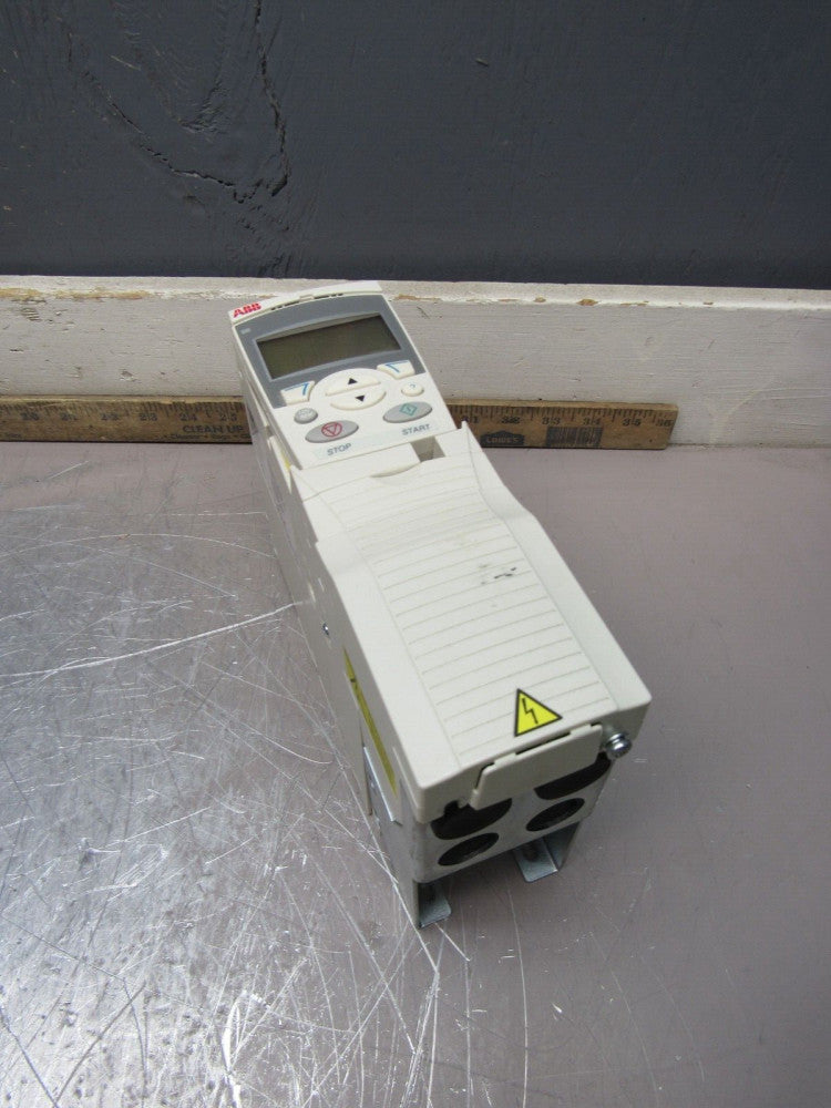 ABB ACS310-03U-04A5-4 VARIABLE FREQUENCY DRIVE 2HP 480V XLNT USED TAKEOUT !!