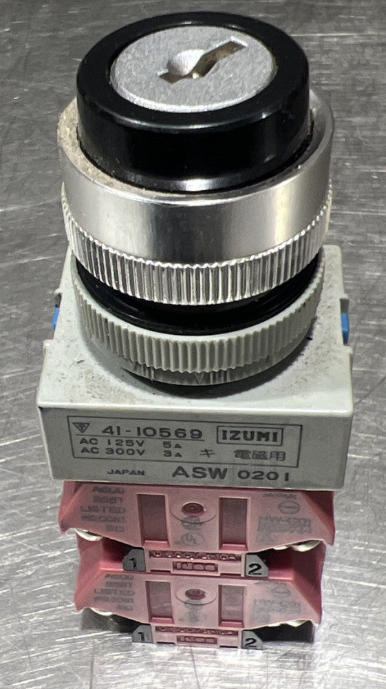 Nos Surplus IZUMI 2-POSITION KEYED SELECTOR SWITCH 41-10569. No Key