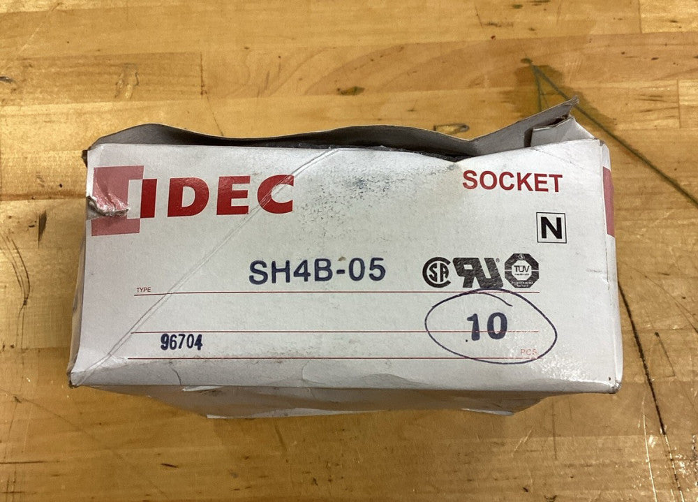 Idec  SH4B-05  Relay Socket 10A 300V Box Of 10