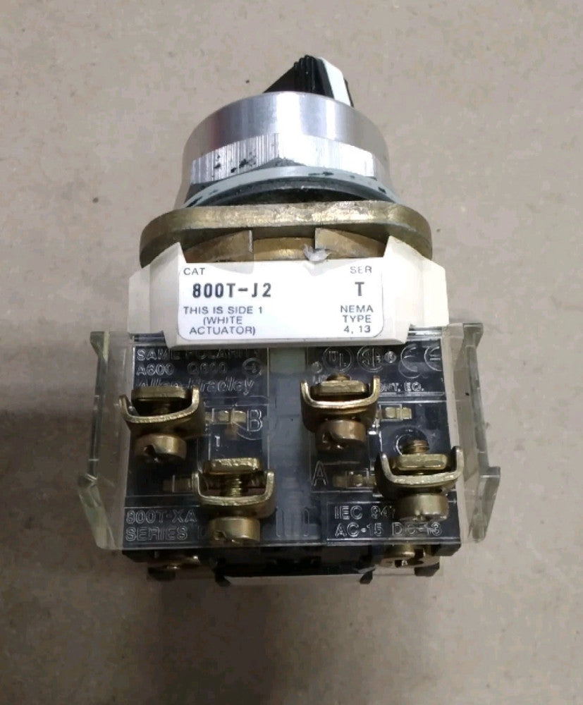 ALLEN BRADLEY 800T-J2 Ser. T 3-Position SELECTOR SWITCH W/(2) 800T-XA SER. D A59
