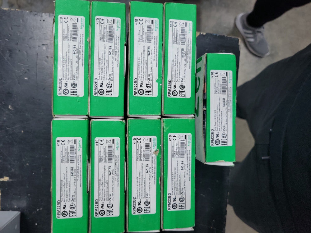 1 box of 10  NEW Schneider Schneider RPM22BD DC24V Relay