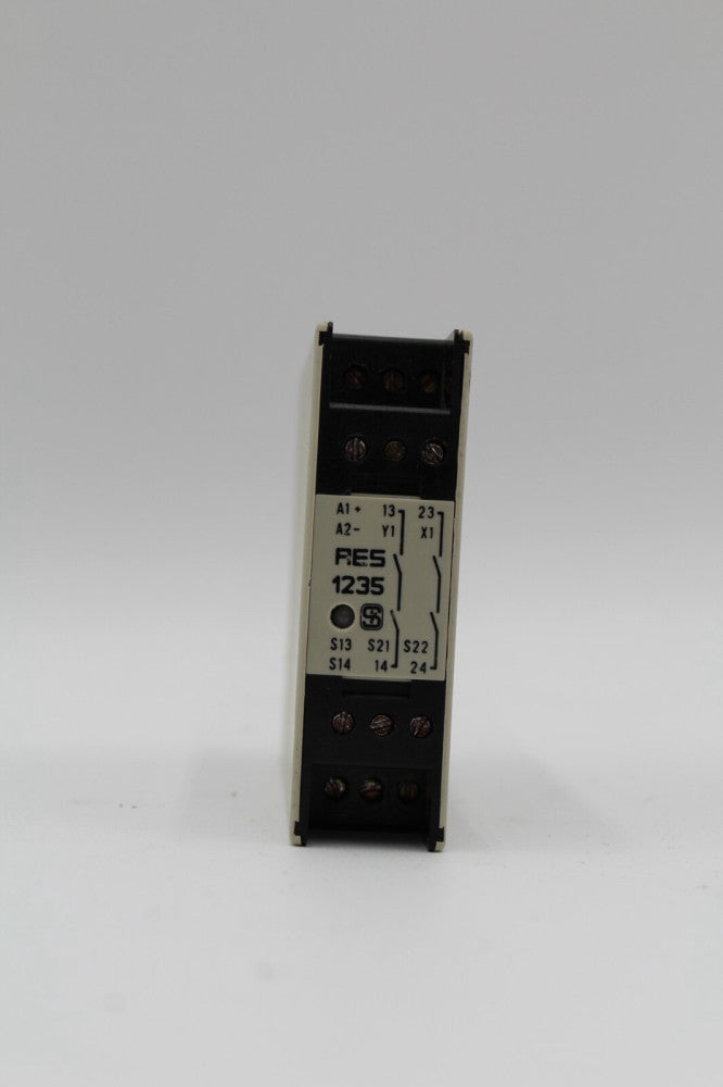 Schmersal AES 1235 Ue 24 VDC Safety Relay