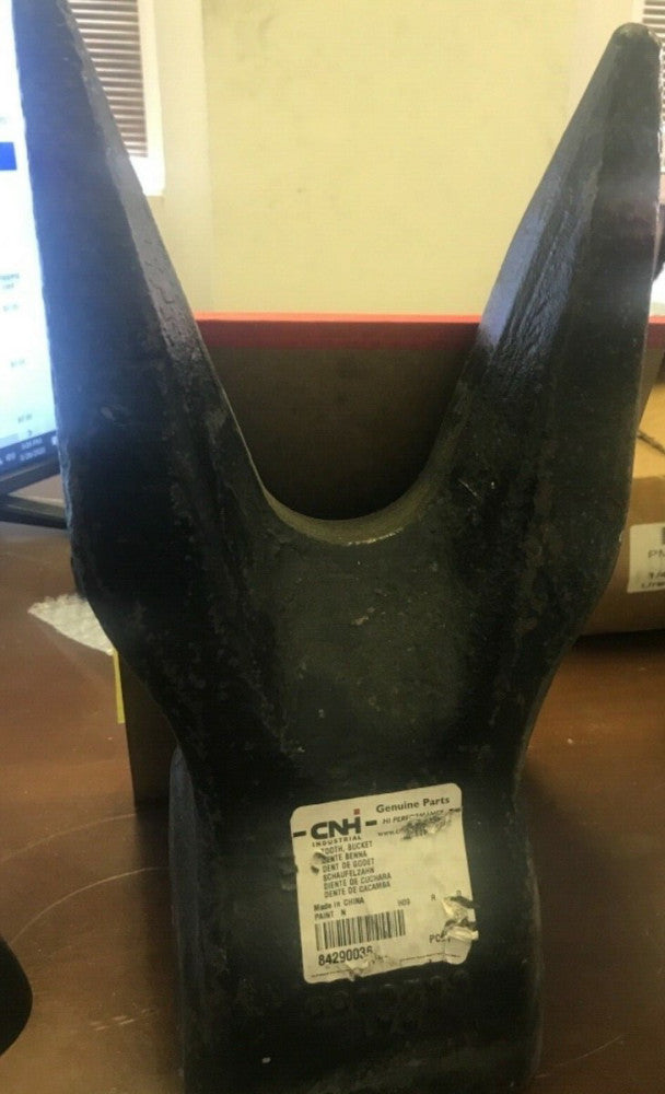 1 84290036 CNH GENUINE OEM TOOTH, BUCKET
