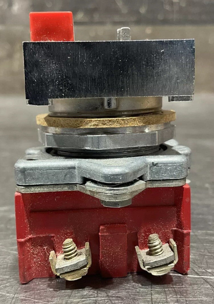 CUTLER HAMMER E30FF COMPACT PUSHBUTTON, NOS Surplus No Original Box