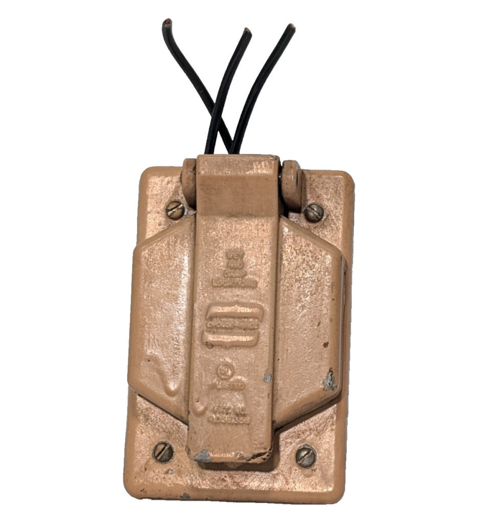 Crouse-Hinds 0401137-1 Safety Receptacle Outlet Cover Box, Hubbell Twist Lock