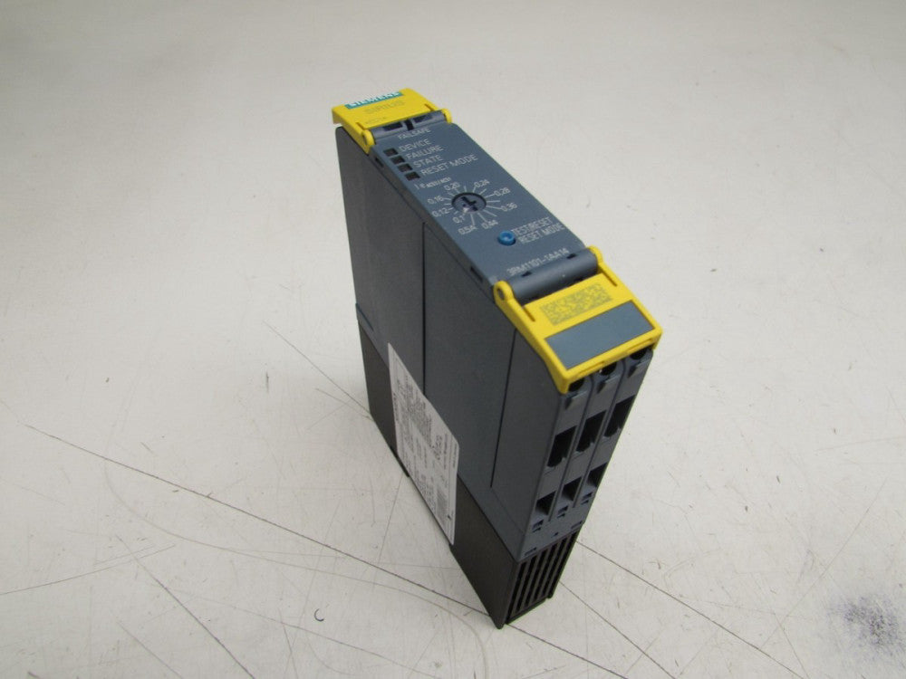 SIEMENS 3RM1101-1AA14 AC SEMICONDUCTOR MOTOR STARTER N/NIB! MAKE OFFER!