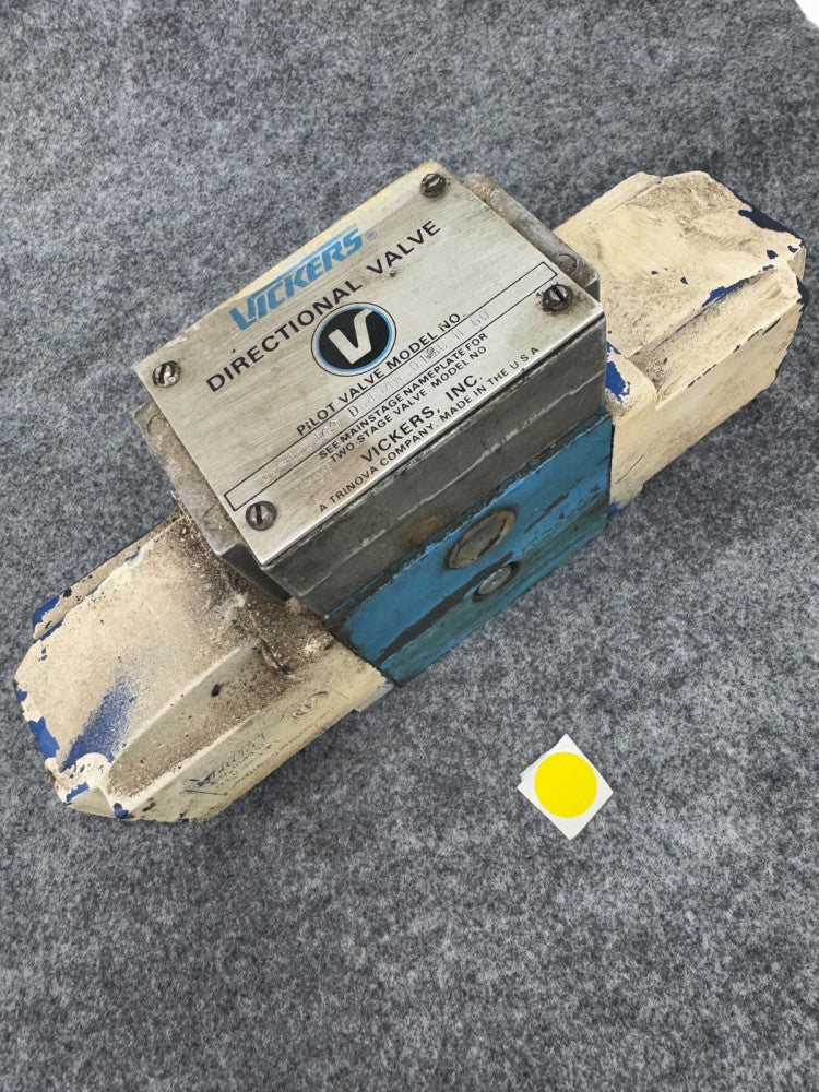 VICKERS DIRECTIONAL VALVE 02-126110 DG4S4W 012C H 60
