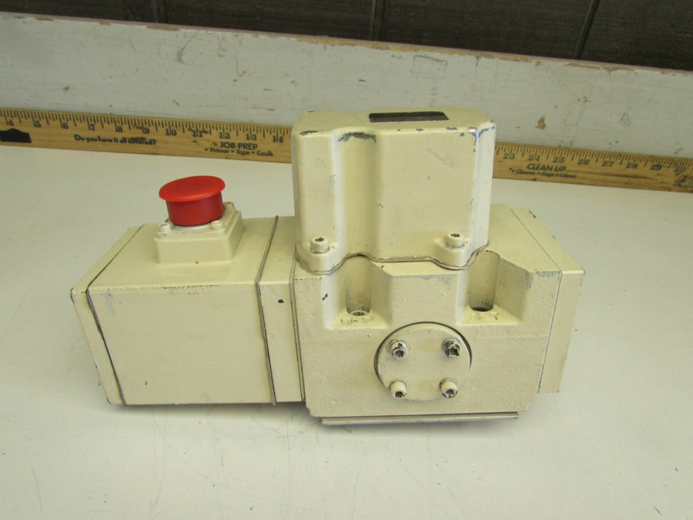 MOOG  J661D103 HYDRAULIC SERVO VALVE , SER# - J0157 , GOOD TAKEOUT! MAKE OFFER!