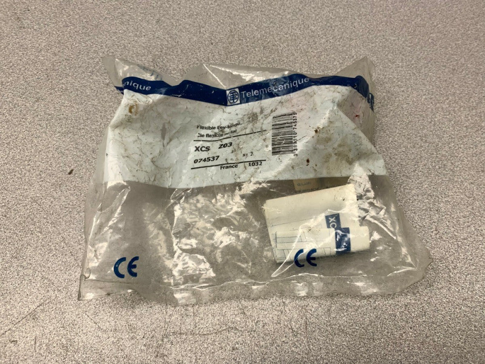 NEW IN BAG TELEMECANIQUE PART ZCS Z03