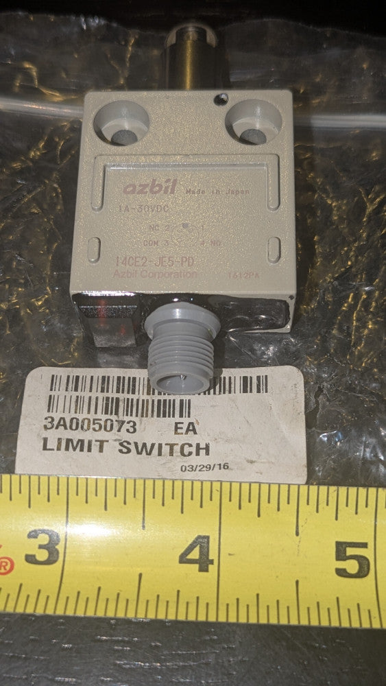 Ymaatake Azbil 14CE2-JE5-PD Limit Switch NEW