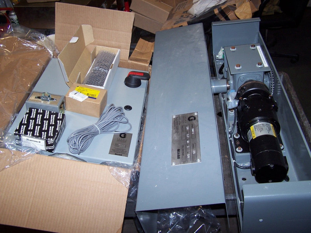 NEW CROWN AUT-O-DOR MODEL 1502-1 AUTOMATIC DOOR OPENER WITH CONTROLS 120 VAC 