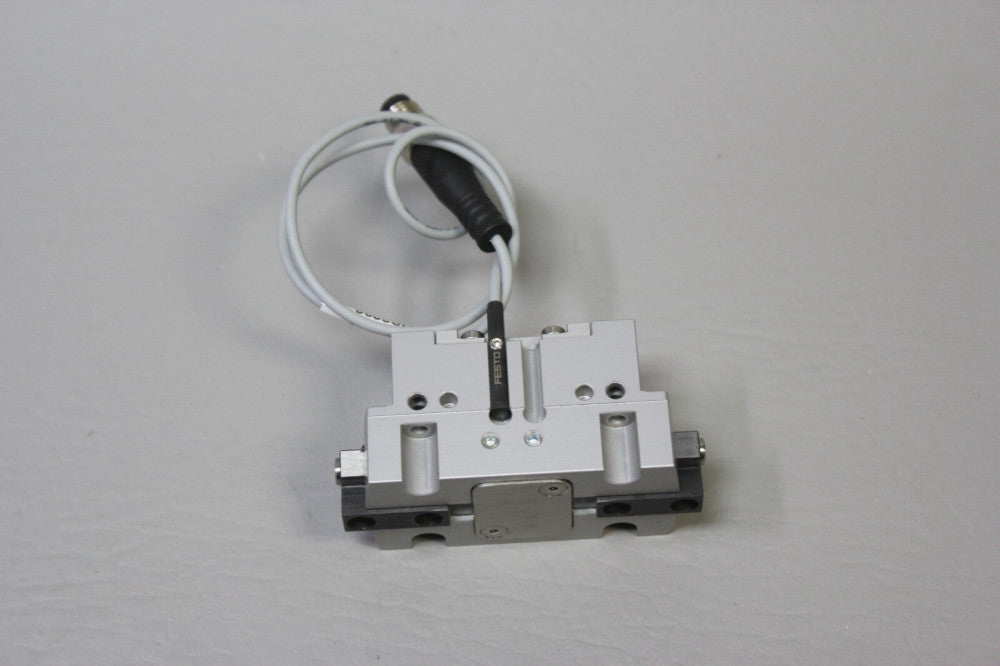 UNUSED FESTO PARALLEL GRIPPER WITH SENSOR HGPT-20-A-B