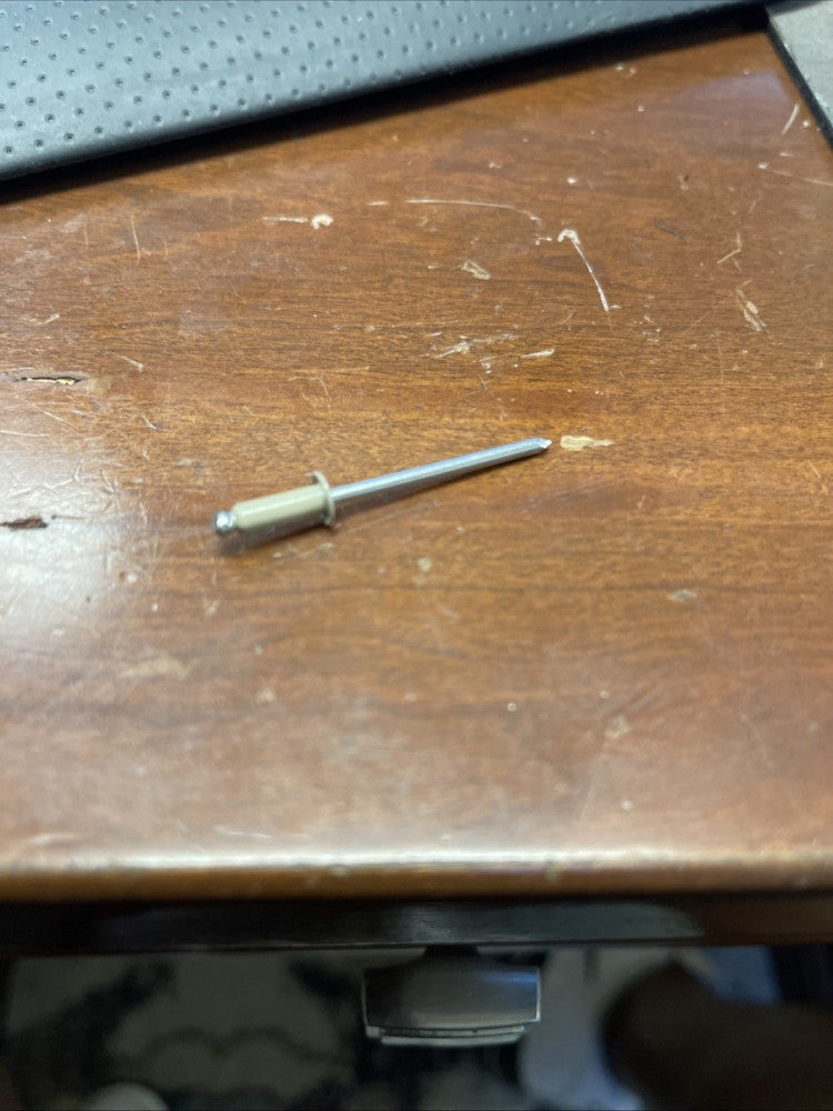 (100 PC LOT) BRAND NEW POP RIVET SS #44 D/HD SURREL BEIGE *FREE SHIPPING*